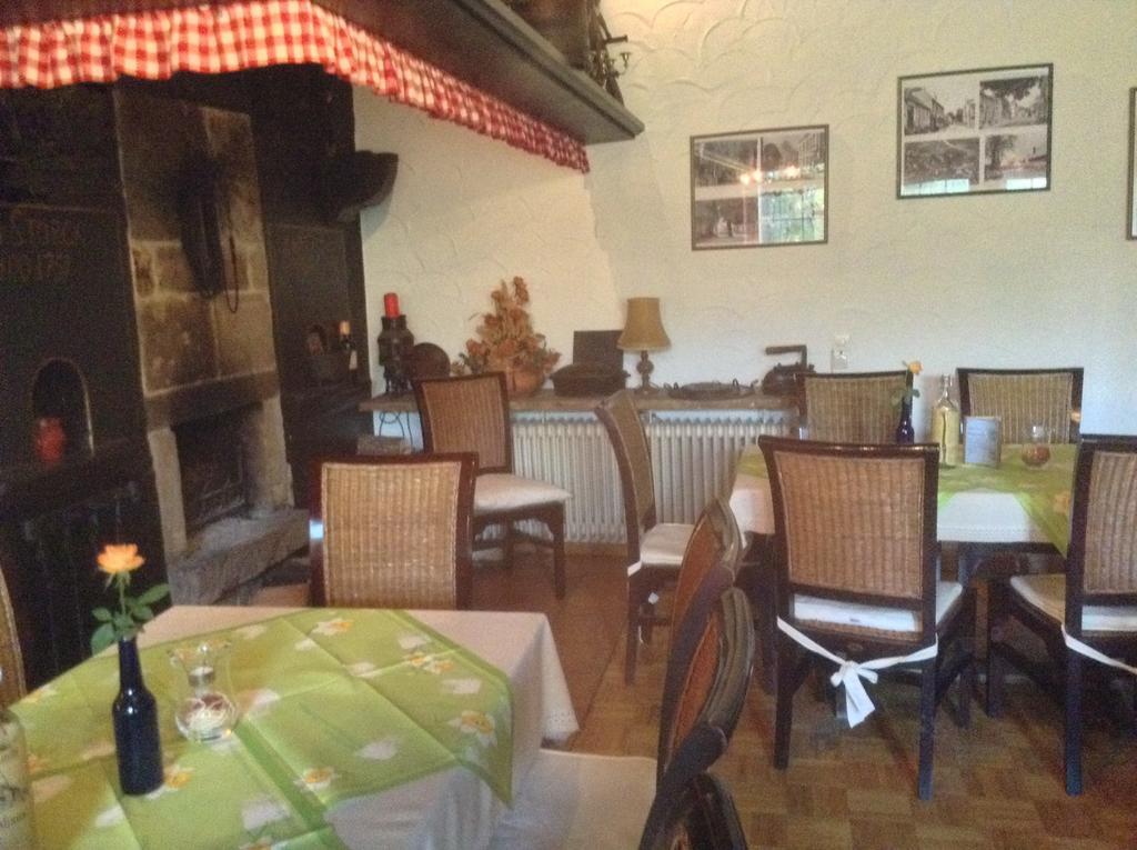 Gasthof Altes Farmhaus Und Apartment 리에넨 외부 사진