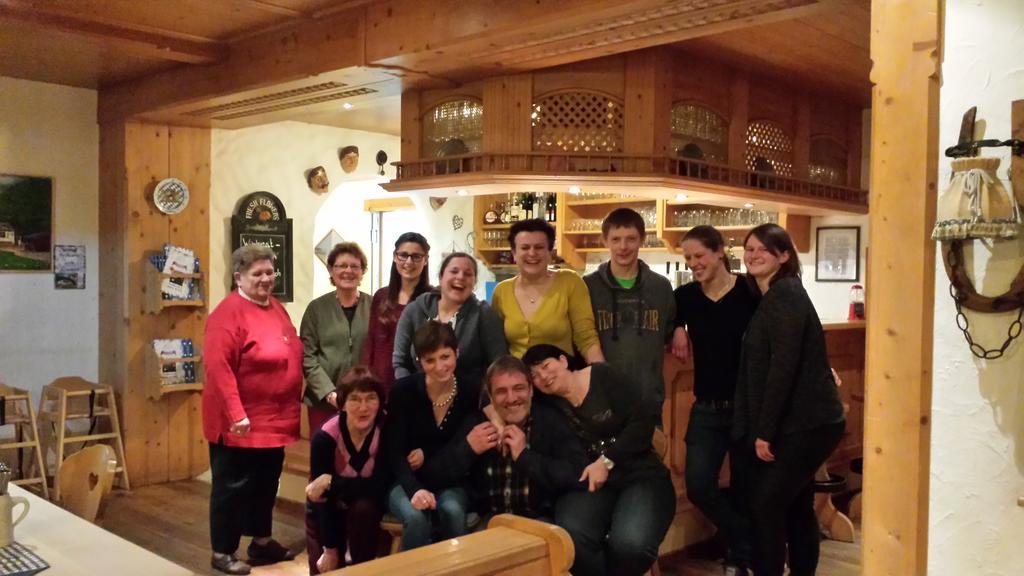 Gasthof Altes Farmhaus Und Apartment 리에넨 외부 사진