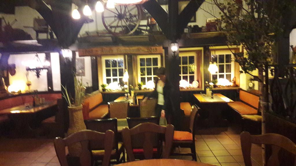 Gasthof Altes Farmhaus Und Apartment 리에넨 외부 사진