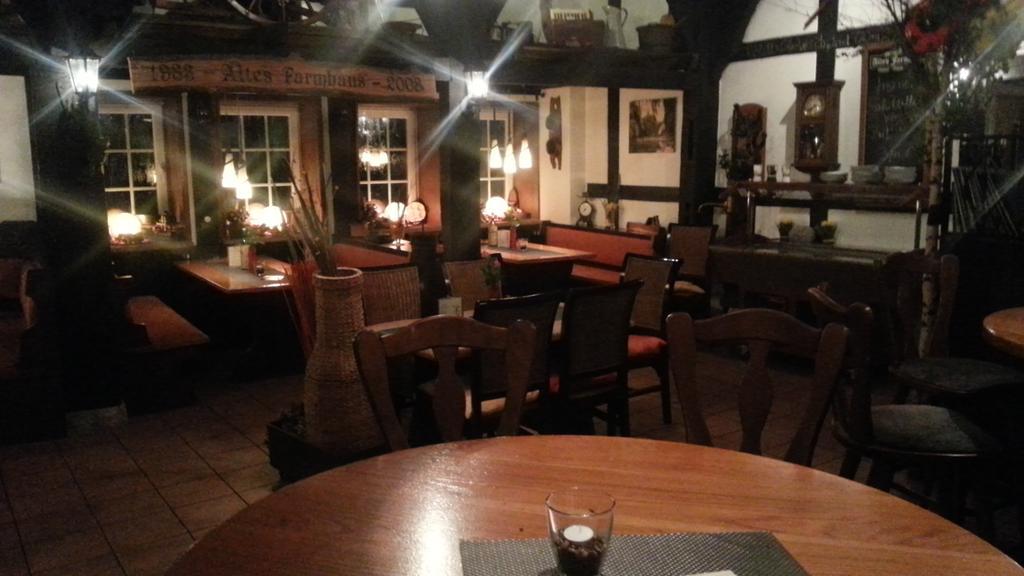 Gasthof Altes Farmhaus Und Apartment 리에넨 외부 사진
