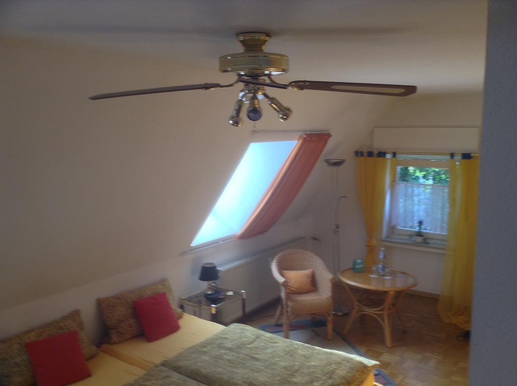 Gasthof Altes Farmhaus Und Apartment 리에넨 외부 사진