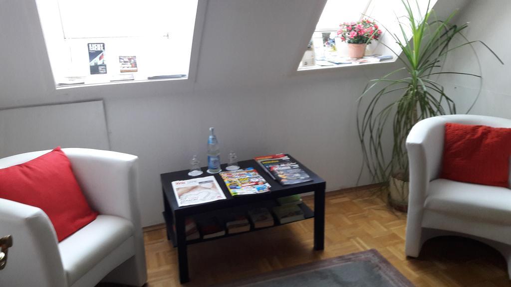 Gasthof Altes Farmhaus Und Apartment 리에넨 객실 사진