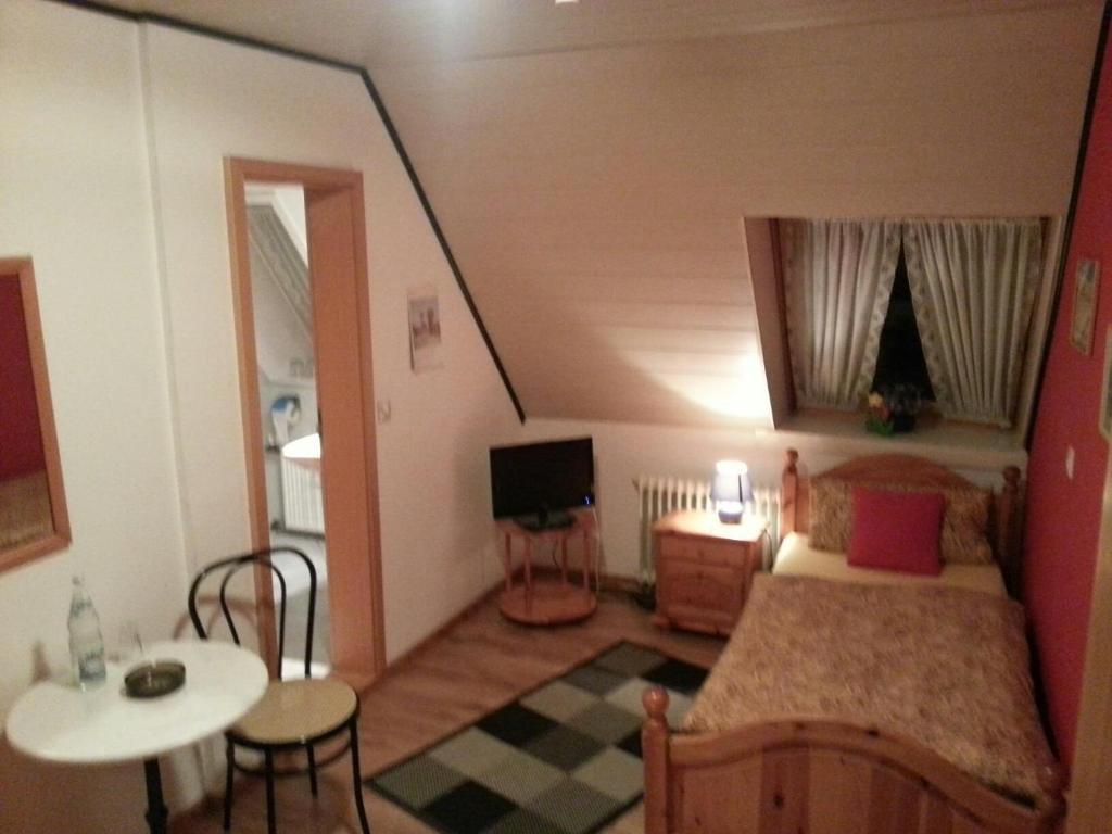 Gasthof Altes Farmhaus Und Apartment 리에넨 객실 사진