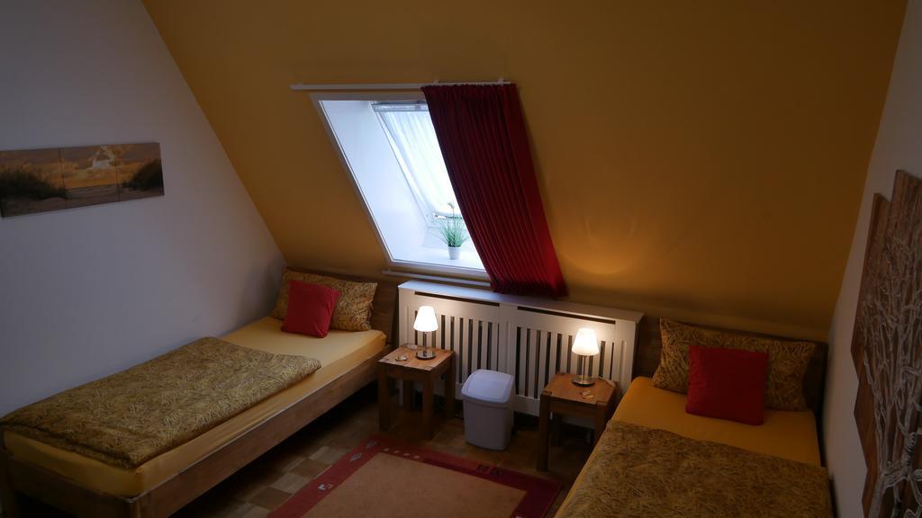 Gasthof Altes Farmhaus Und Apartment 리에넨 외부 사진