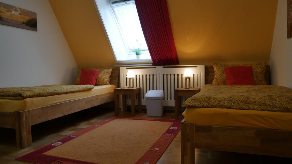 Gasthof Altes Farmhaus Und Apartment 리에넨 외부 사진