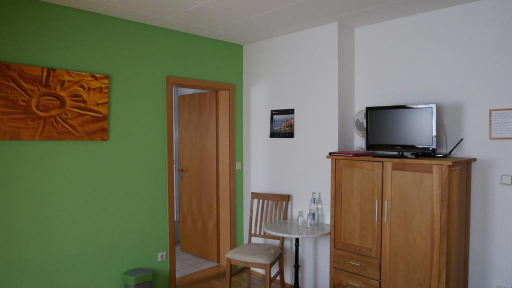 Gasthof Altes Farmhaus Und Apartment 리에넨 외부 사진