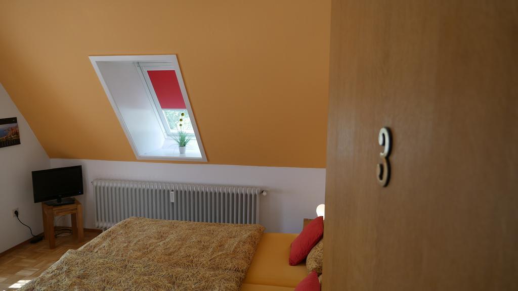 Gasthof Altes Farmhaus Und Apartment 리에넨 외부 사진