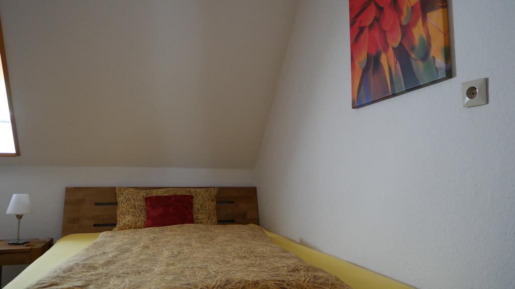 Gasthof Altes Farmhaus Und Apartment 리에넨 외부 사진