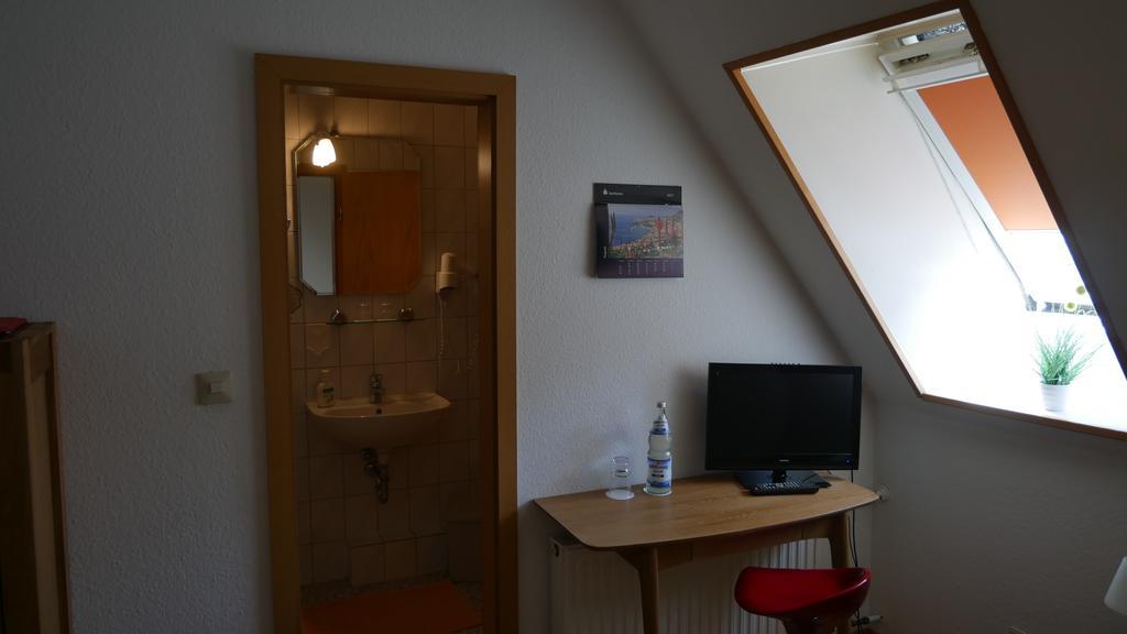 Gasthof Altes Farmhaus Und Apartment 리에넨 외부 사진
