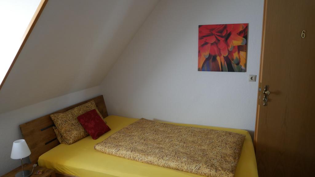 Gasthof Altes Farmhaus Und Apartment 리에넨 외부 사진