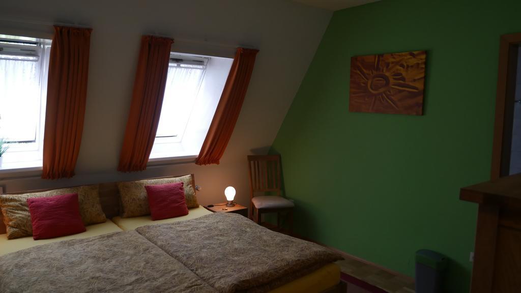 Gasthof Altes Farmhaus Und Apartment 리에넨 외부 사진