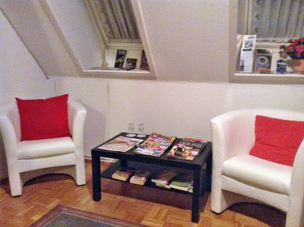 Gasthof Altes Farmhaus Und Apartment 리에넨 외부 사진